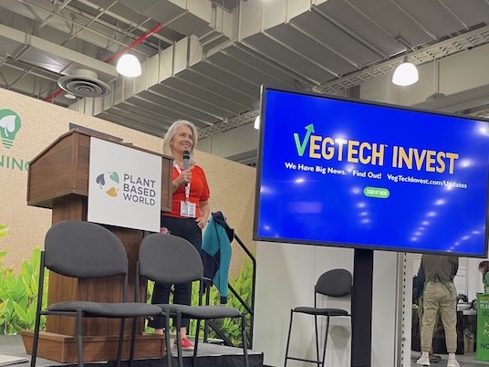 Photo of Elisabeth Alfano at Plant-Based World Expo 2021